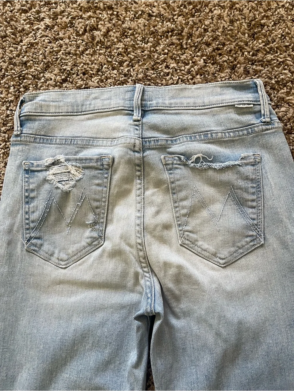 MOTHER The Weekender Fray Action Shot Jeans Women's 27 Light Wash Distressed USA - Picture 10 of 16